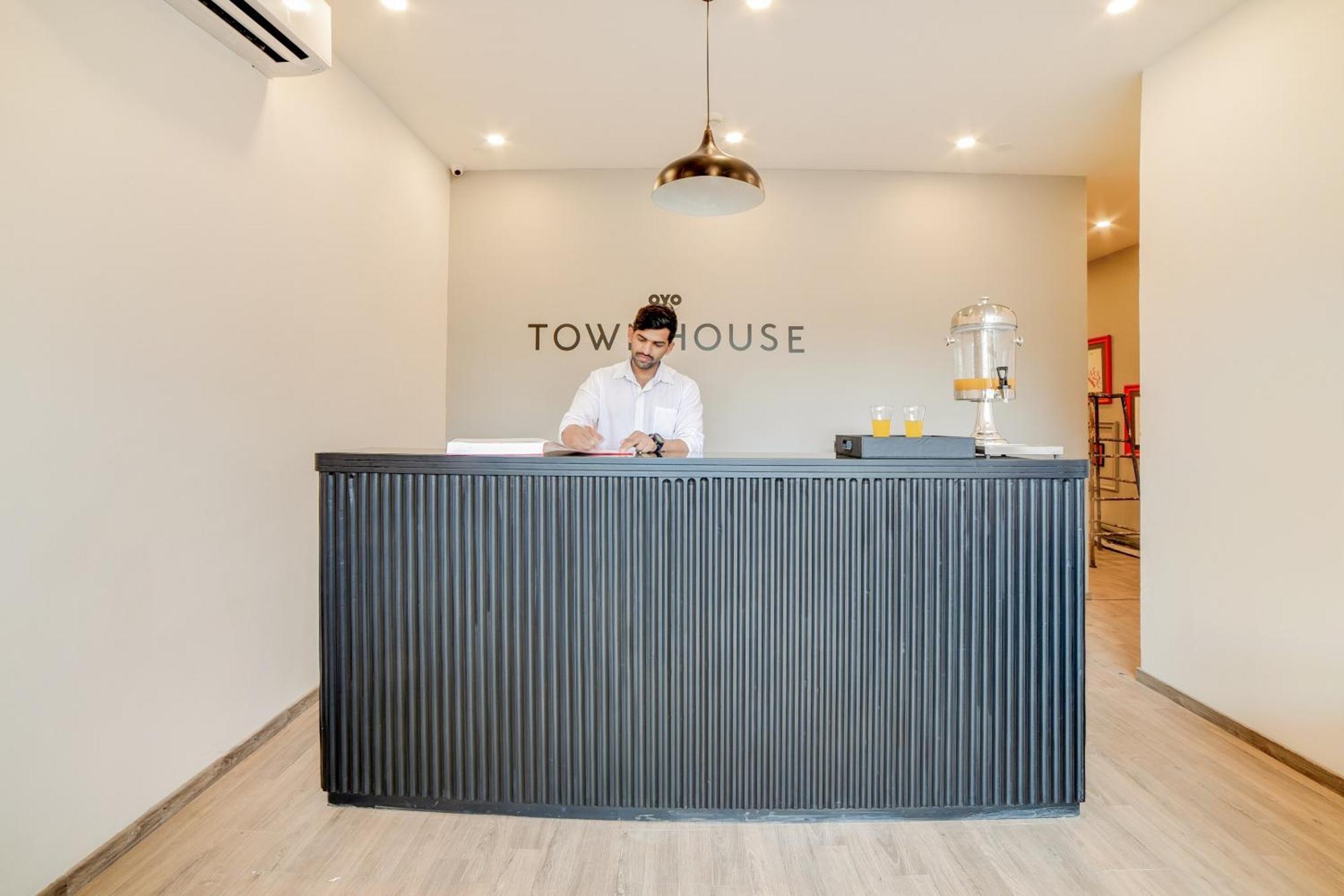 Super Townhouse Hosur Main Road Bommanahalli Near Gopalan Innovation Mall Bangalore Esterno foto